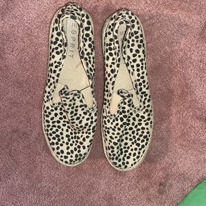Esprit cheetah print flat